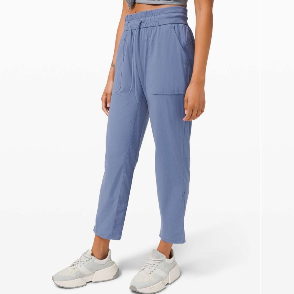 Lululemon Dance Studio Crop Pant 7/8 Dusty Blue sz 10 fits 8 athlesiure travel
